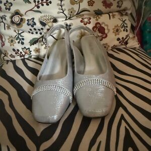 Bella Hanna Silver Low Heal shoes with Rhinestone Accents size 9W